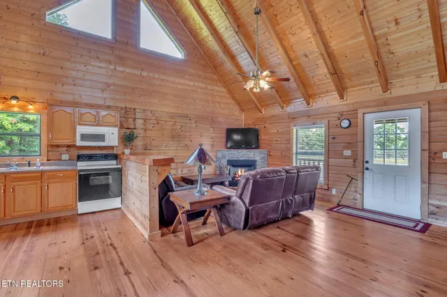 $325,000 | 319 Four Mile Creek Road, Deer Lodge, TN 37726