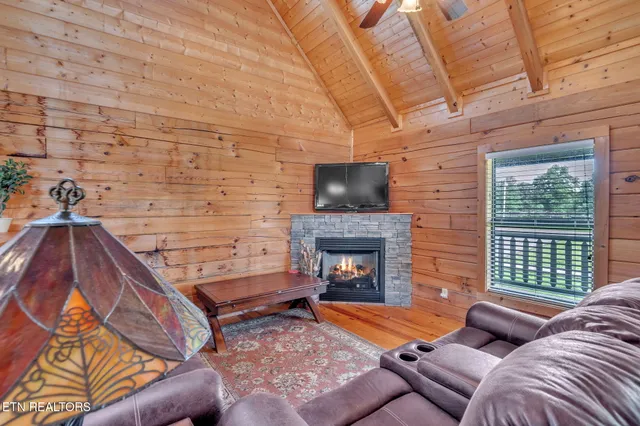 $325,000 | 319 Four Mile Creek Road, Deer Lodge, TN 37726