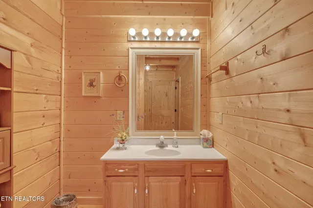 $325,000 | 319 Four Mile Creek Road, Deer Lodge, TN 37726