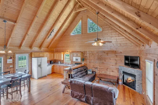 $325,000 | 319 Four Mile Creek Road, Deer Lodge, TN 37726