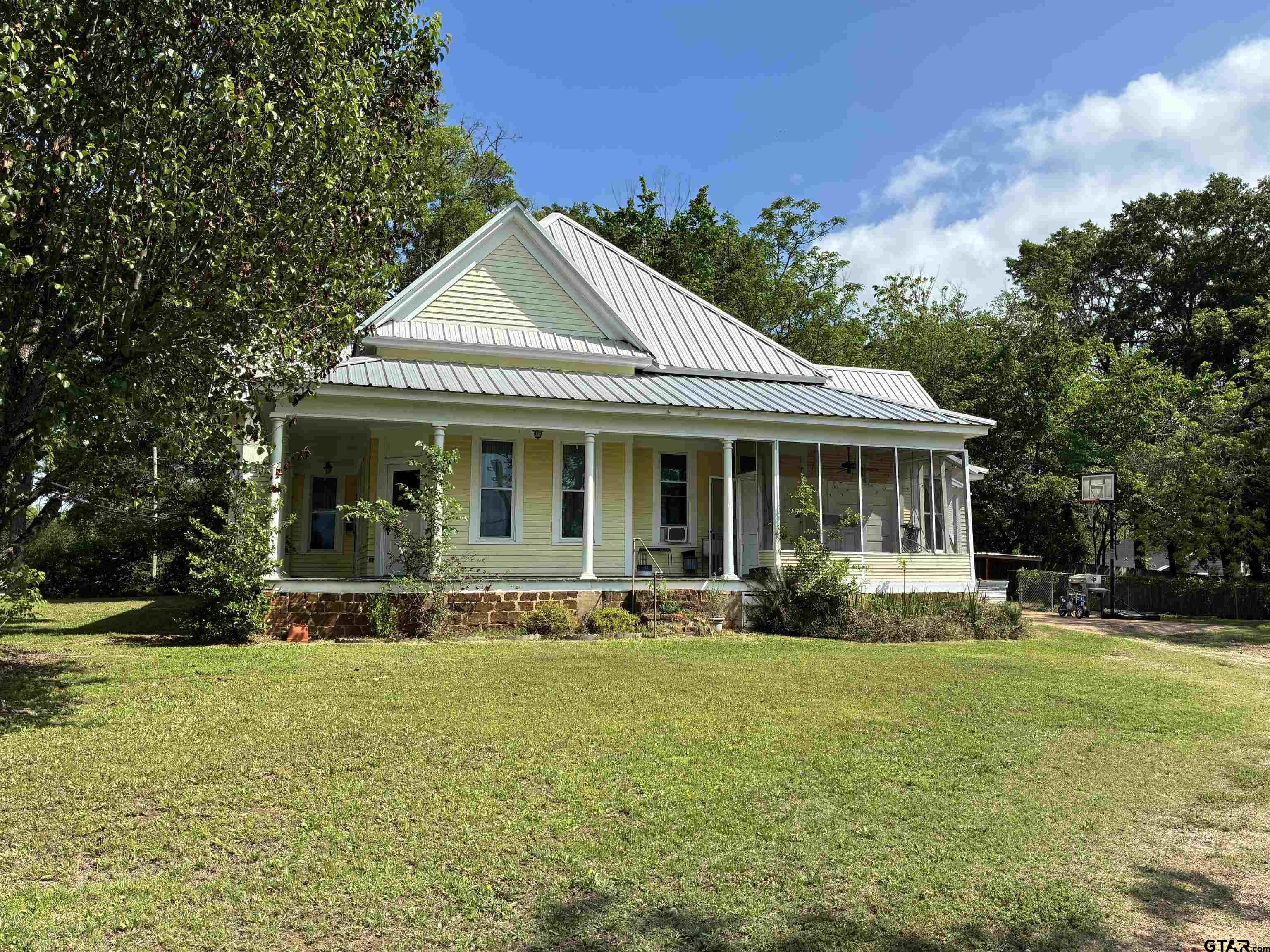 208 North Henderson Street Rusk, TX 75785 - Photo 2 of 16 Gallery Image 2