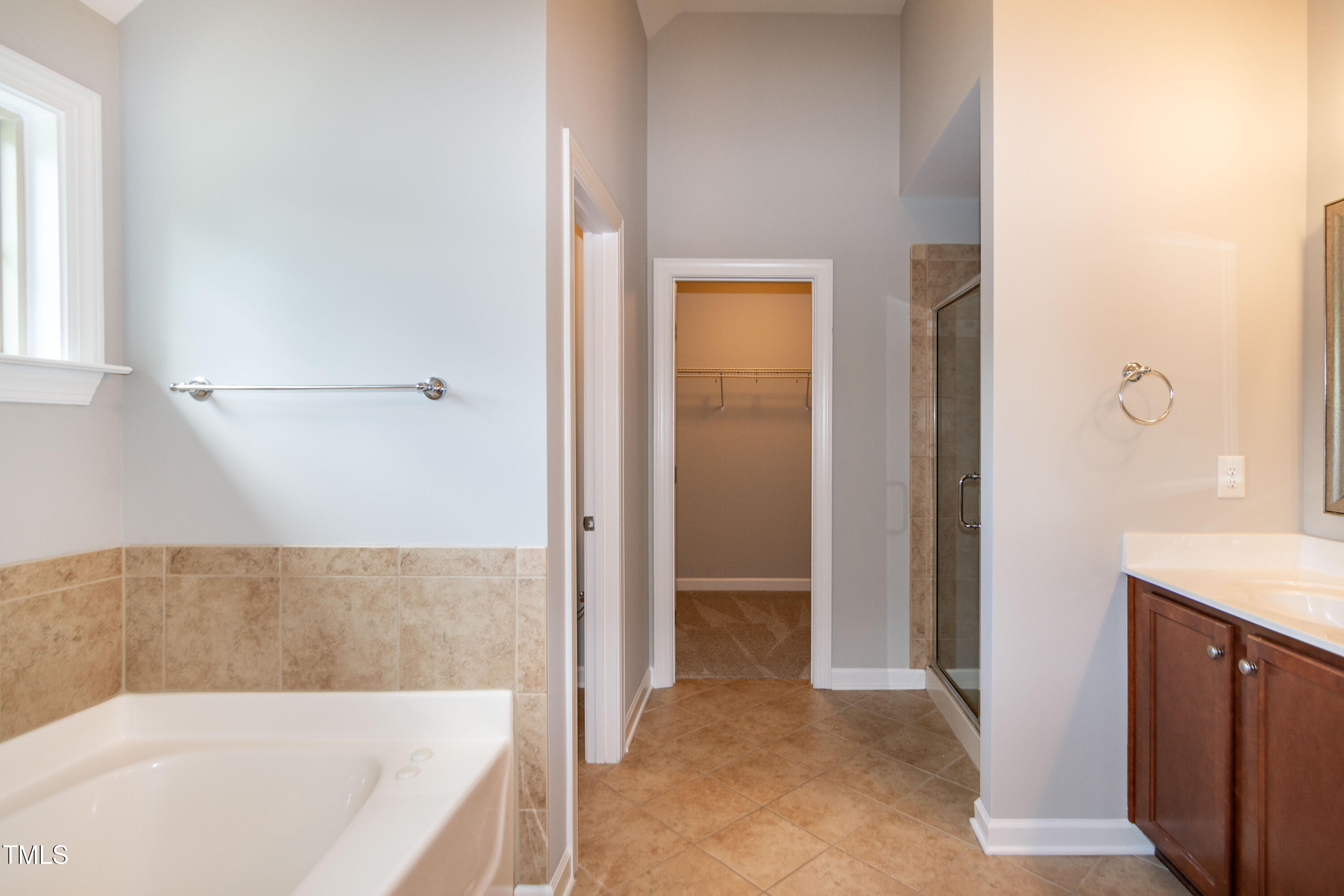 206 Roundhouse Lane Morrisville, NC 27560 - Photo 21 of 42 a bathroom with a tub and shower