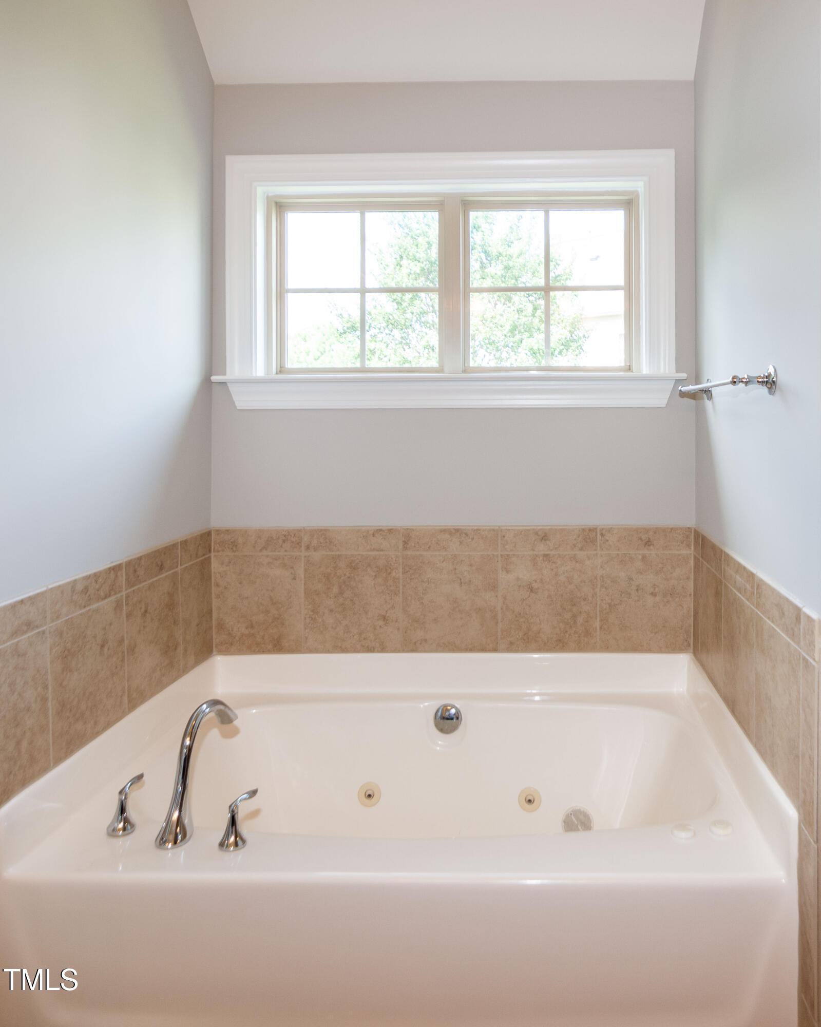 206 Roundhouse Lane Morrisville, NC 27560 - Photo 23 of 42 a bathroom with a bathtub