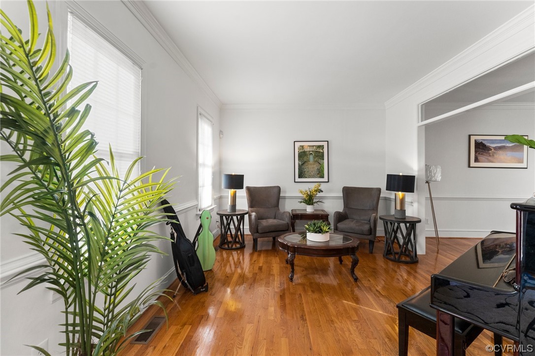 3430 Robious Forest Way Midlothian, VA 23113 - Photo 4 of 50 a living room with patio furniture and a potted plant