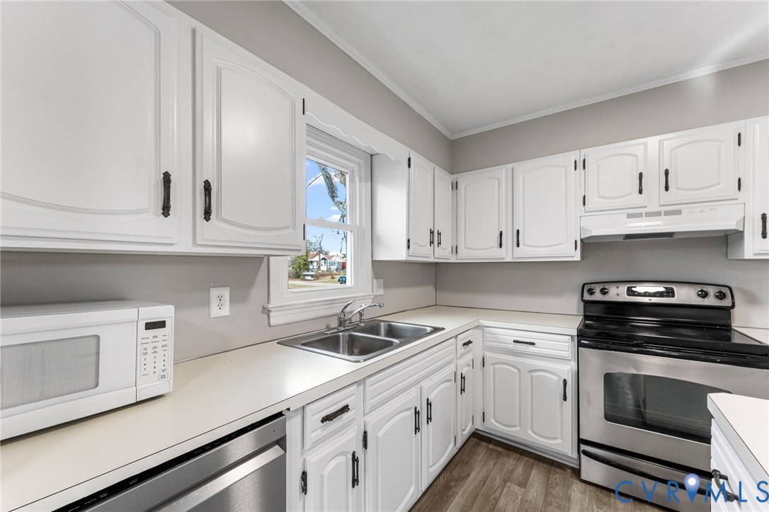 159 2nd Street Appomattox, VA 24522 - Photo 8 of 30 a kitchen with cabinets appliances a sink and a counter space