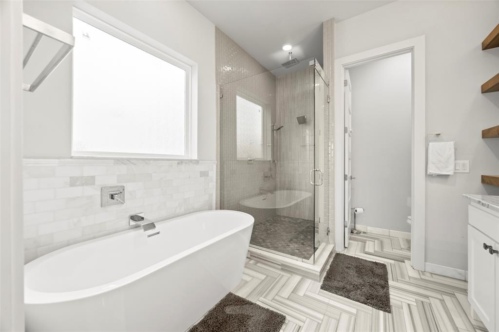 2009 North Prairie Avenue, Unit 2009 Dallas, TX 75204 - Photo 25 of 40 Primary bathroom features free-standing tub, shower and double sinks