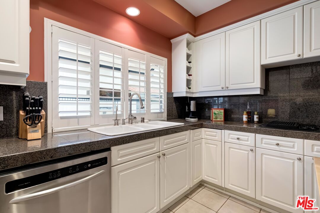 2311 Roscomare Road, Unit 18 Los Angeles, CA 90077 - Photo 27 of 50