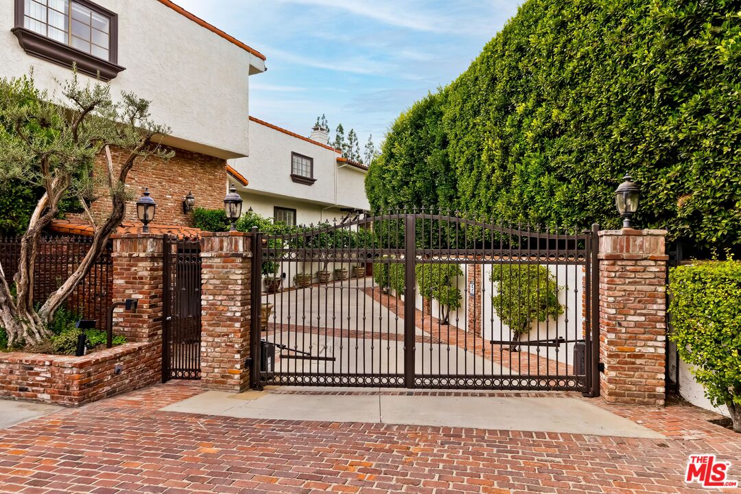 2311 Roscomare Road, Unit 18 Los Angeles, CA 90077 - Photo 4 of 50