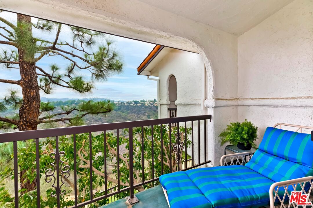 2311 Roscomare Road, Unit 18 Los Angeles, CA 90077 - Photo 31 of 50