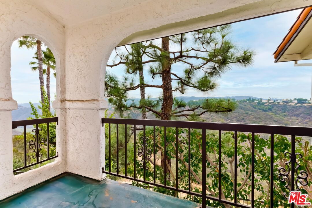 2311 Roscomare Road, Unit 18 Los Angeles, CA 90077 - Photo 32 of 50