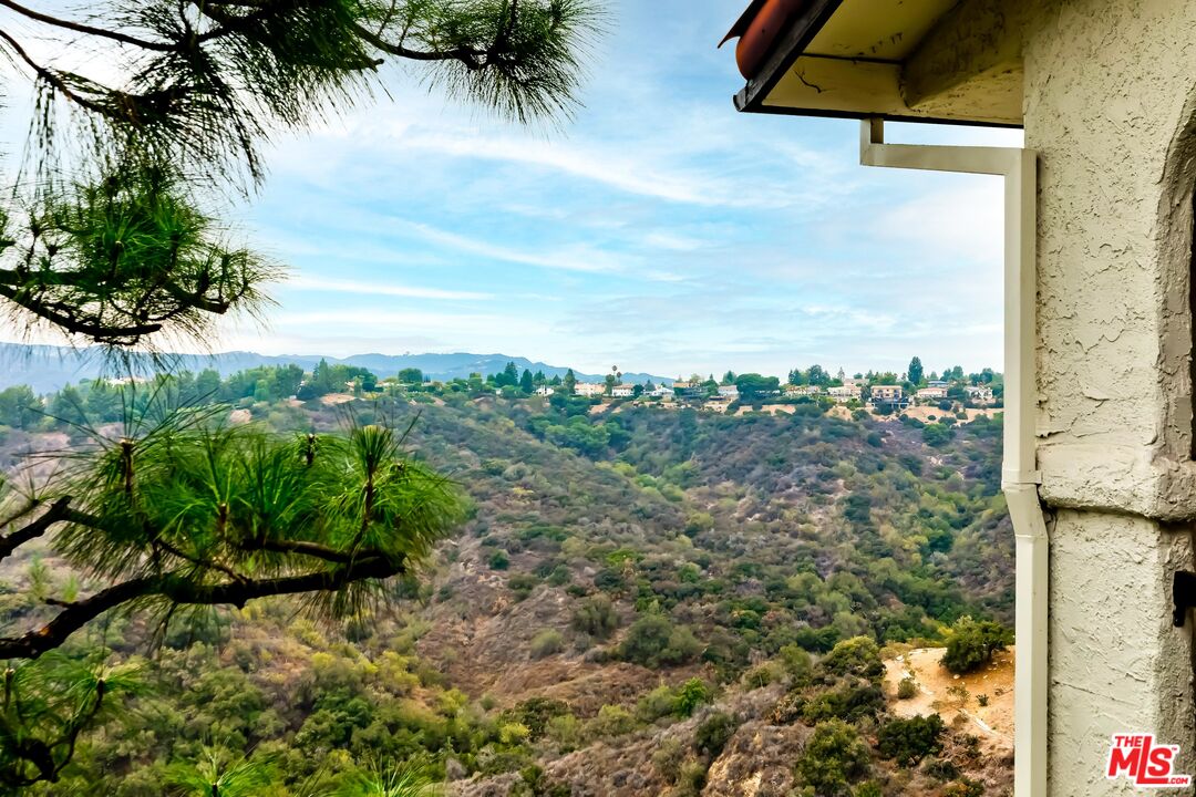 2311 Roscomare Road, Unit 18 Los Angeles, CA 90077 - Photo 33 of 50