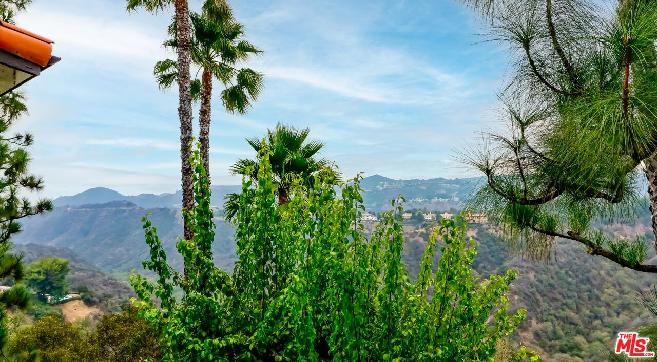 2311 Roscomare Road, Unit 18 Los Angeles, CA 90077 - Photo 34 of 50