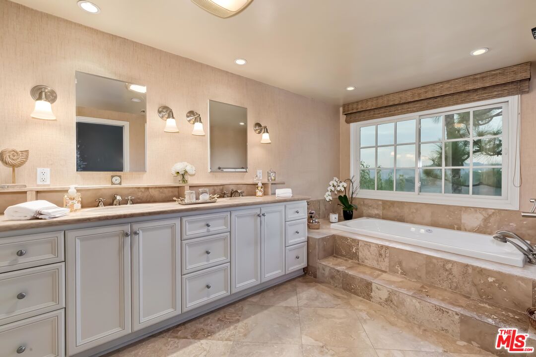 2311 Roscomare Road, Unit 18 Los Angeles, CA 90077 - Photo 36 of 50