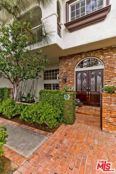 2311 Roscomare Road, Unit 18 Los Angeles, CA 90077 - Photo 6 of 50