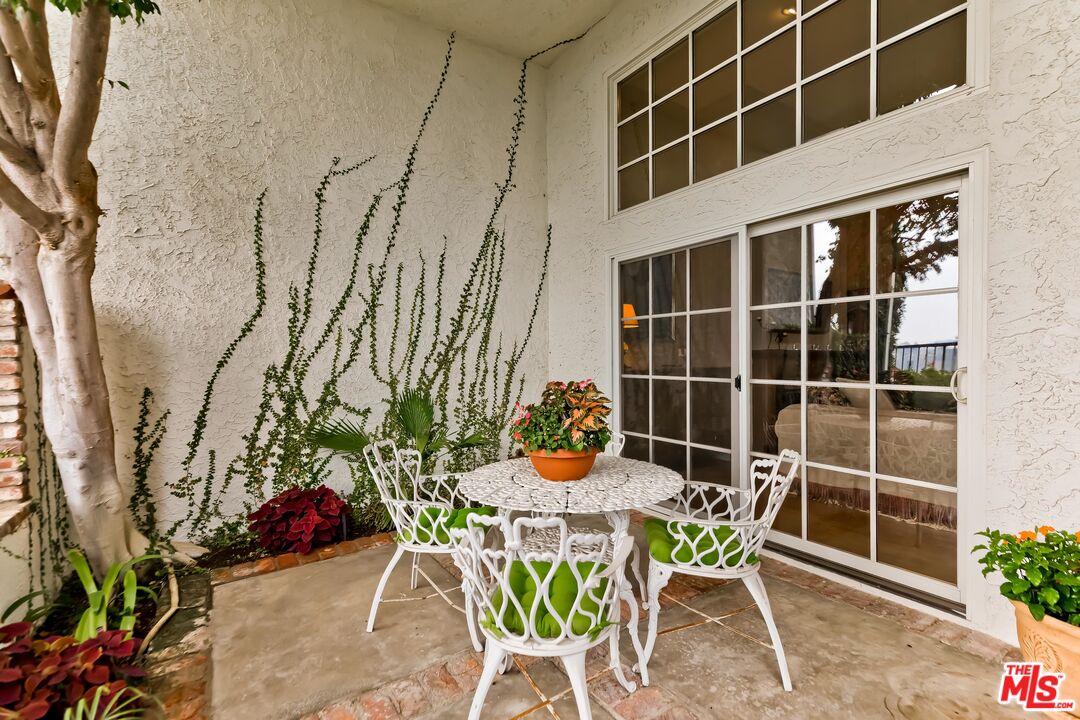 2311 Roscomare Road, Unit 18 Los Angeles, CA 90077 - Photo 8 of 50