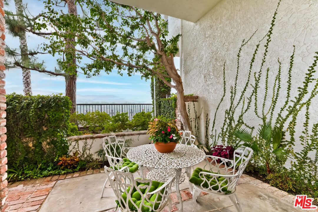2311 Roscomare Road, Unit 18 Los Angeles, CA 90077 - Photo 9 of 50
