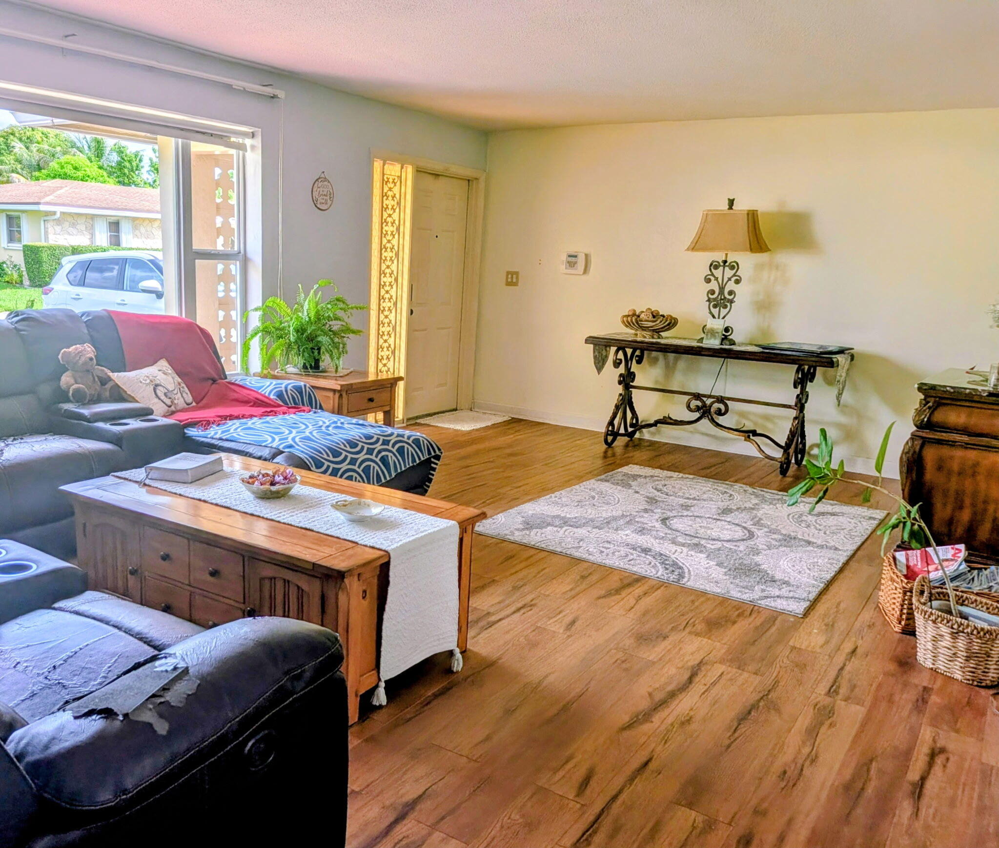 4914 Northwest 49th Road Tamarac, FL 33319 - Photo 2 of 19 4914 NW 49th Road - Living Room