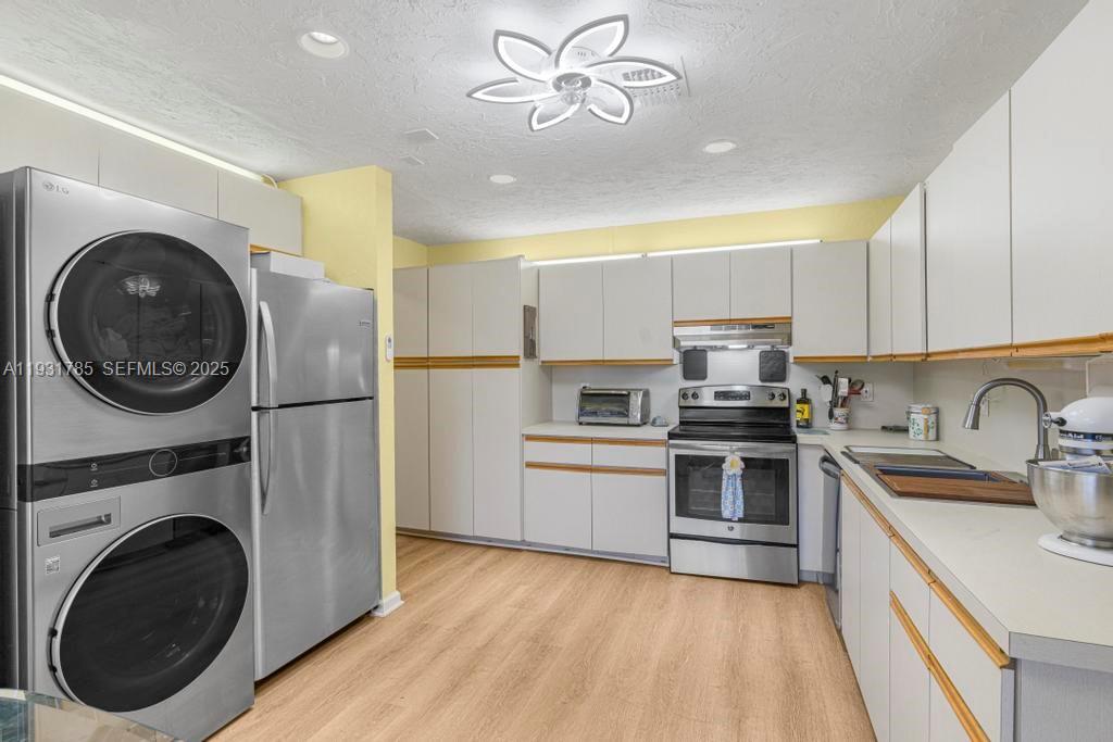 1541 Northwest 18th Avenue, Unit 101 Delray Beach, FL 33445 - Photo 13 of 33