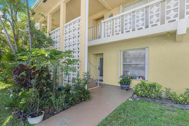 $184,700 | 1541 Northwest 18th Avenue, Unit 101, Delray Beach, FL 33445