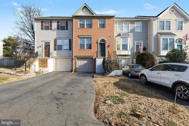 a view of a car park in front of house
