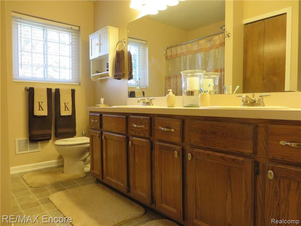 7435 Hall Road Davisburg, MI 48350 - Photo 15 of 28 Full Bath View 1