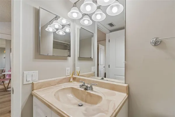 $2,250 | 900 Cove Cay Drive, Unit 5F, Clearwater, FL 33760