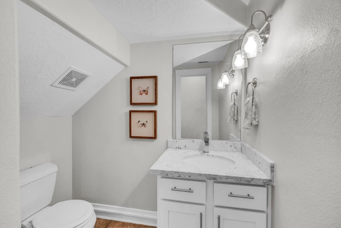 5832 Darling Street, Unit 5 Houston, TX 77007 - Photo 15 of 28 a bathroom with a granite countertop sink toilet and shower