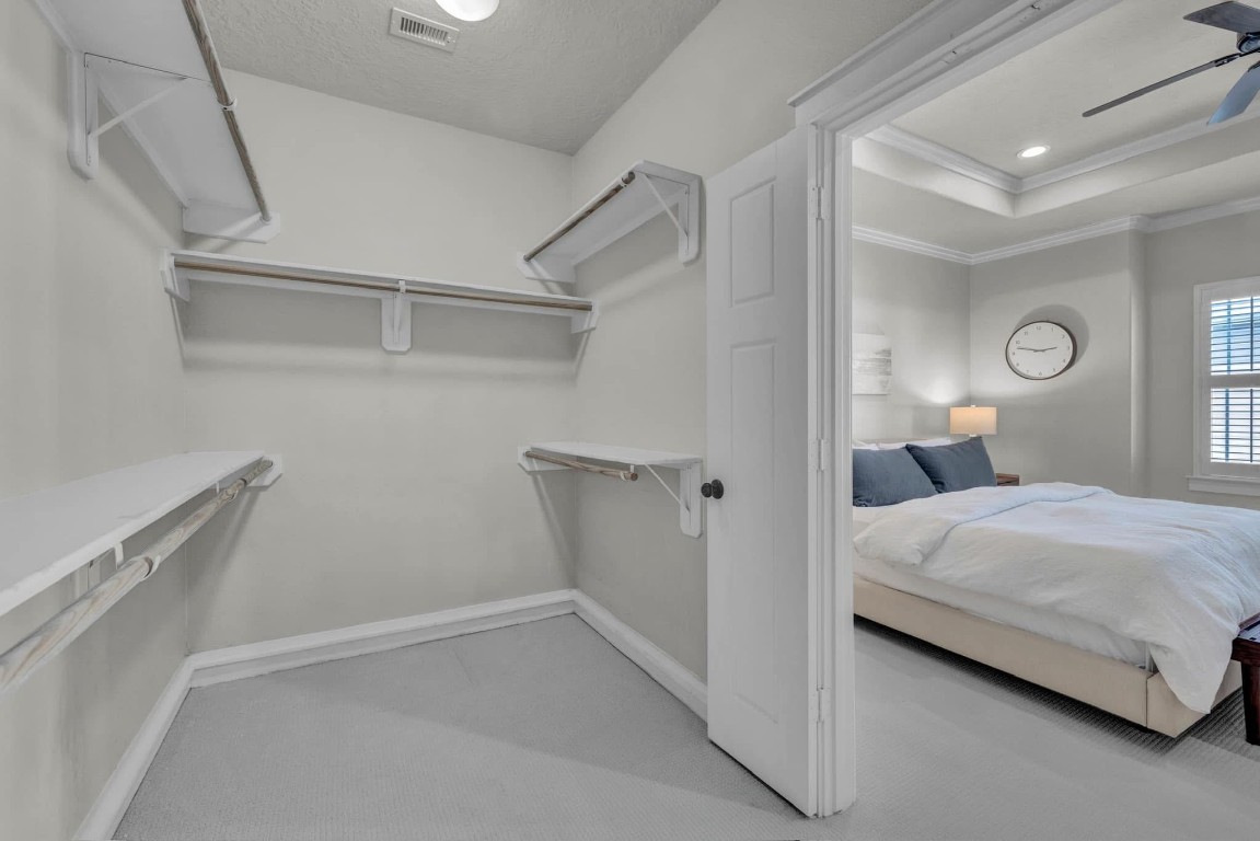 5832 Darling Street, Unit 5 Houston, TX 77007 - Photo 19 of 28 a bedroom with a bed and lamp