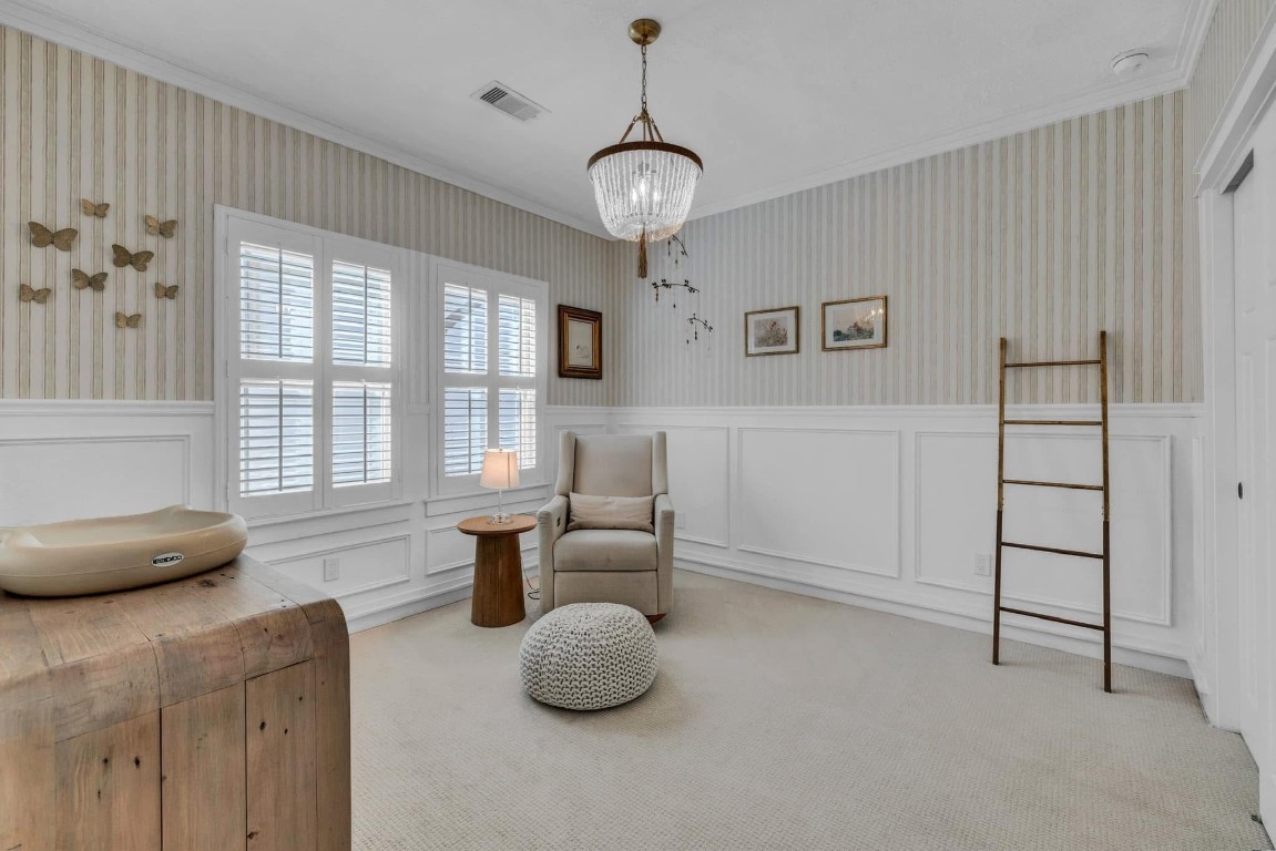 5832 Darling Street, Unit 5 Houston, TX 77007 - Photo 22 of 28 a living room with furniture and a large window