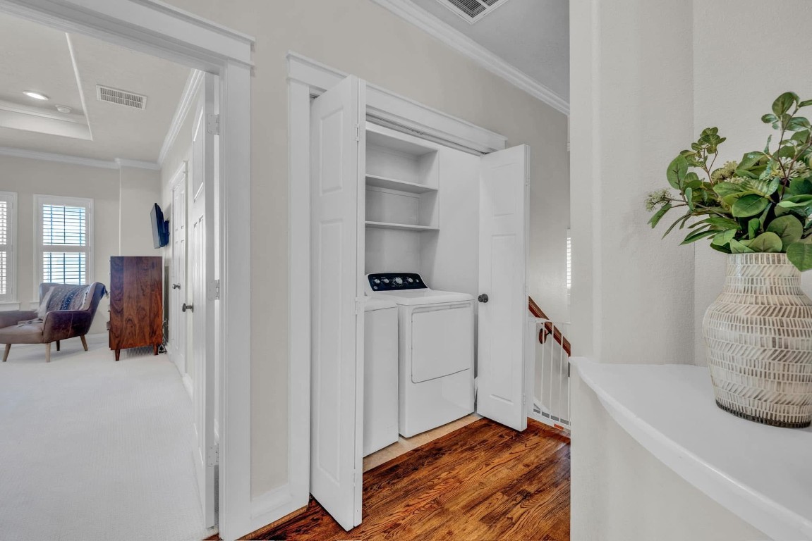 5832 Darling Street, Unit 5 Houston, TX 77007 - Photo 26 of 28 a hallway with white furniture and a table