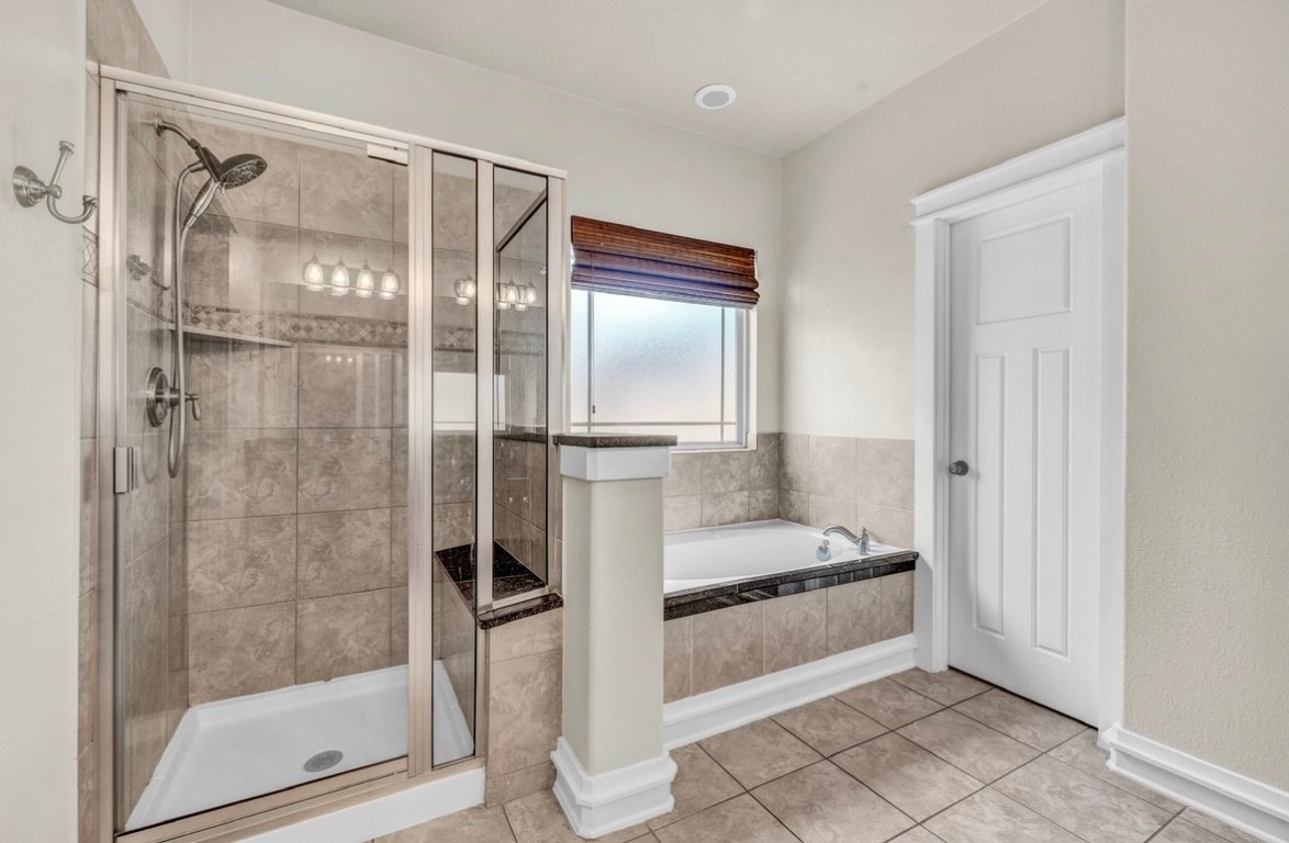 5832 Darling Street, Unit 5 Houston, TX 77007 - Photo 28 of 28 a bathroom with a glass shower door