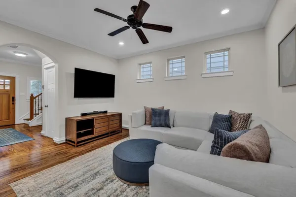 $2,950 | 5832 Darling Street, Unit 5, Houston, TX 77007