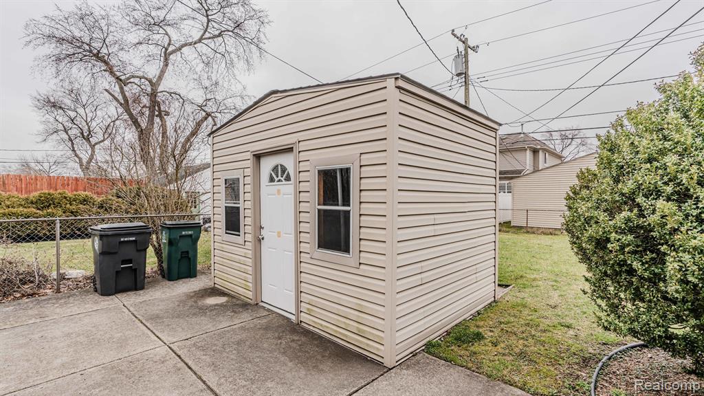 1295 Columbia Road Berkley, MI 48072 - Photo 50 of 53