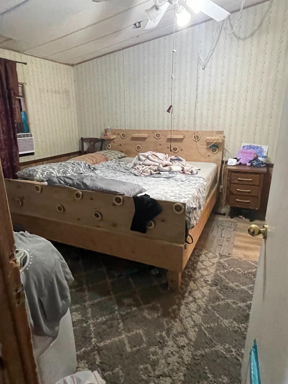 46304 Skyline Ridge Road Coarsegold, CA 93614 - Photo 5 of 12 a bed sitting in a bedroom next to a window