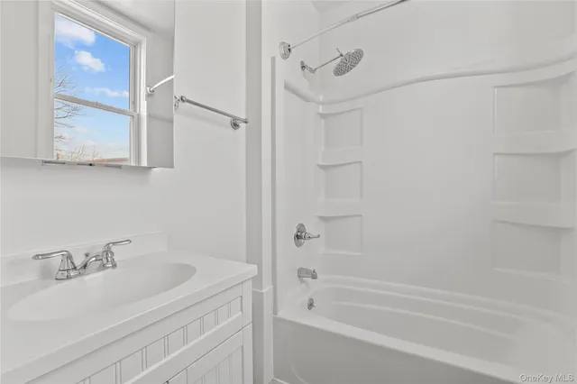 $3,850 | 10 South Eckar Street, Unit 3, Irvington, NY 10533