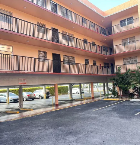 $1,800 | 1855 West 60th Street, Unit 430, Hialeah, FL 33012