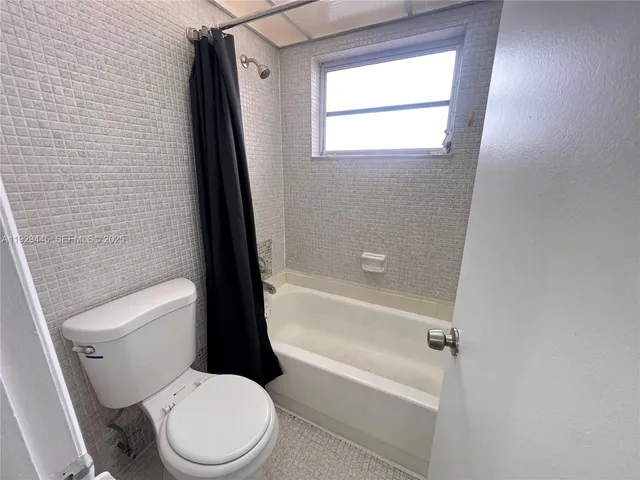 $1,800 | 1855 West 60th Street, Unit 430, Hialeah, FL 33012