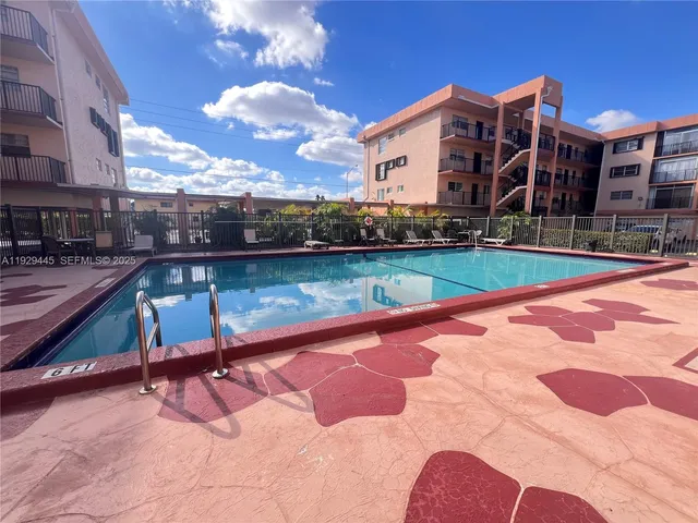 $1,800 | 1855 West 60th Street, Unit 430, Hialeah, FL 33012