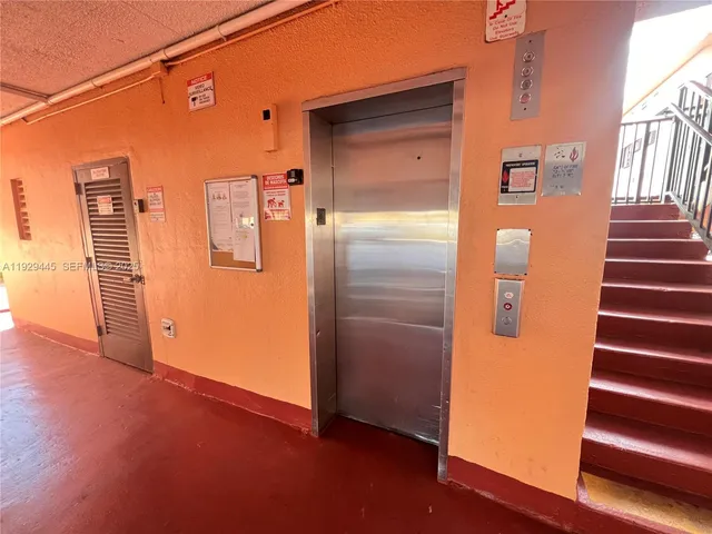 $1,800 | 1855 West 60th Street, Unit 430, Hialeah, FL 33012