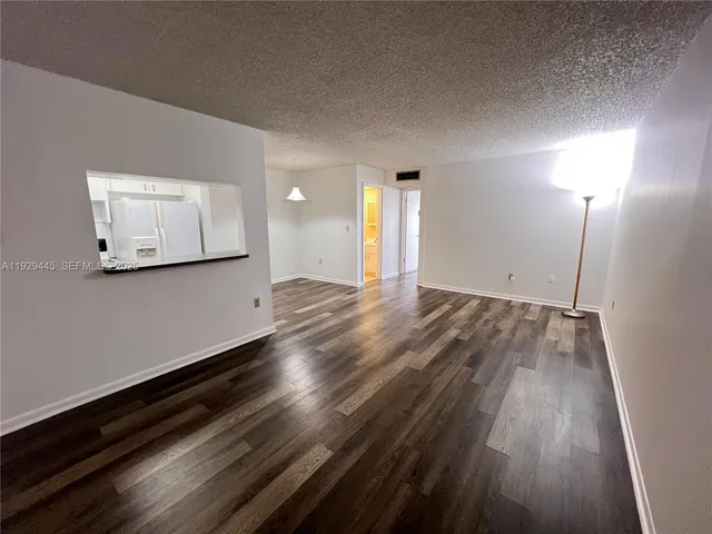 $1,800 | 1855 West 60th Street, Unit 430, Hialeah, FL 33012