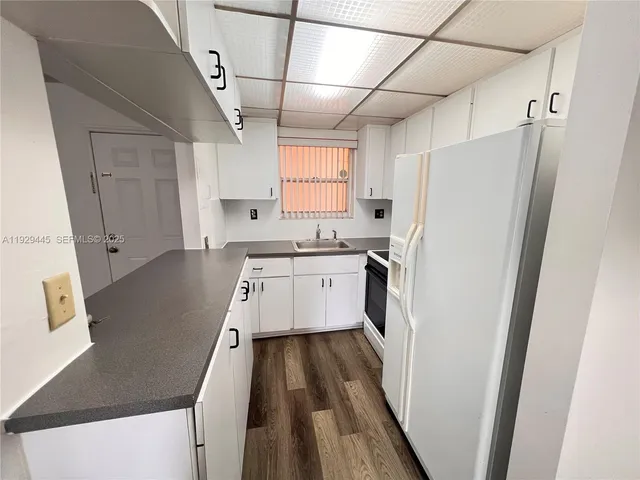 $1,800 | 1855 West 60th Street, Unit 430, Hialeah, FL 33012