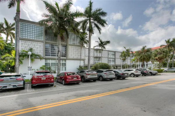 $2,650 | 1080 99th Street, Unit 321, Bay Harbor Islands, FL 33154