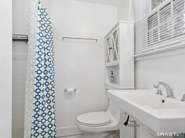 $2,300 | 212 New Canaan Avenue, Unit COTTAGE, Norwalk, CT 06850