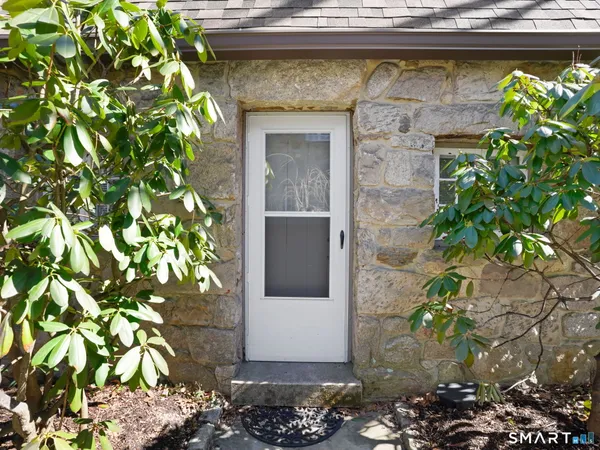 $2,300 | 212 New Canaan Avenue, Unit COTTAGE, Norwalk, CT 06850