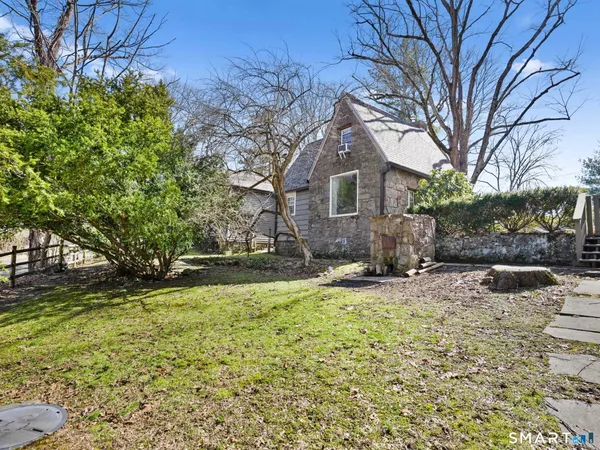 $2,300 | 212 New Canaan Avenue, Unit COTTAGE, Norwalk, CT 06850