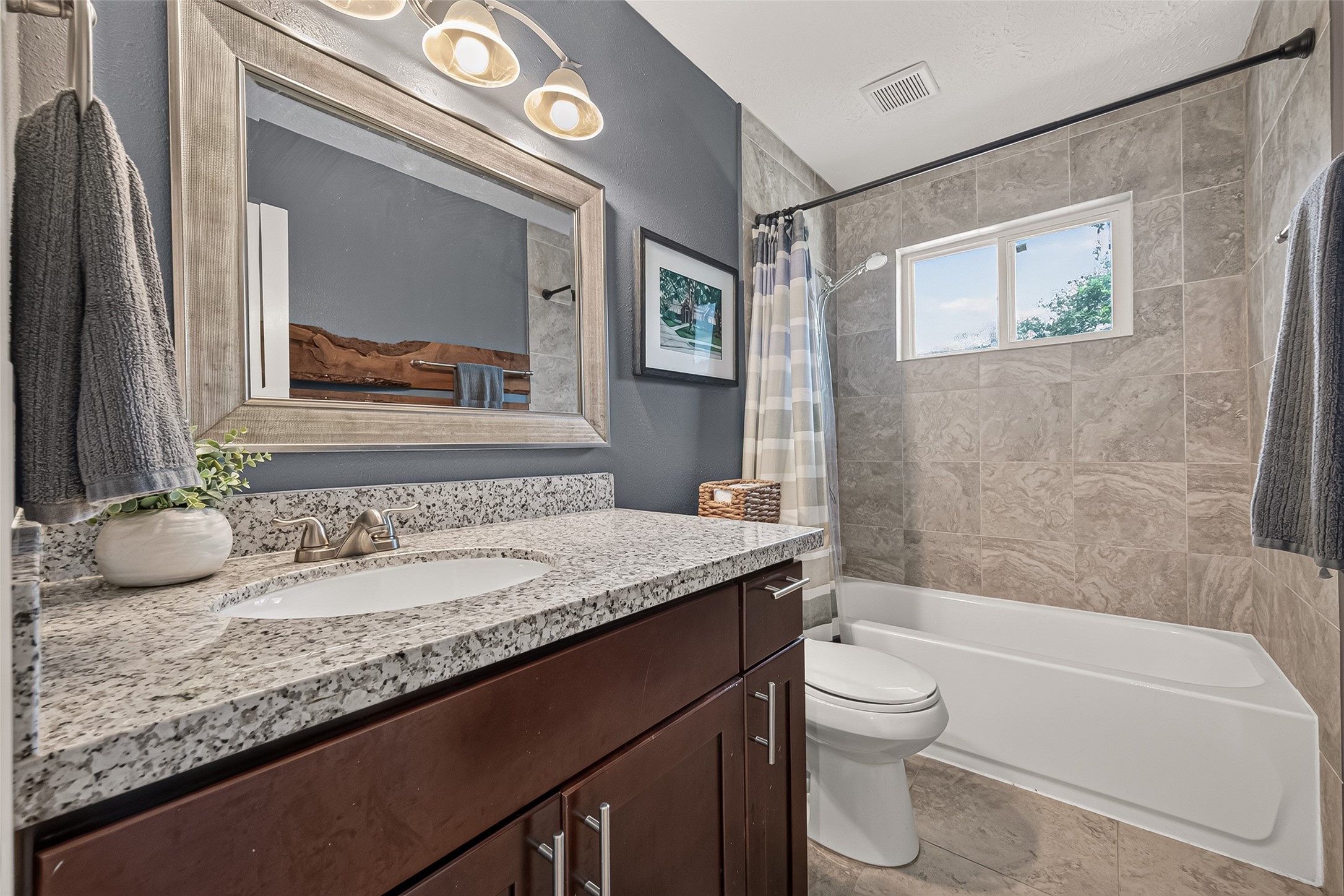 22939 Indian Ridge Drive Katy, TX 77450 - Photo 23 of 35 Secondary bathroom