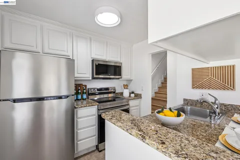 $415,000 | 27796 Vasona Court, Unit 2, Hayward, CA 94544