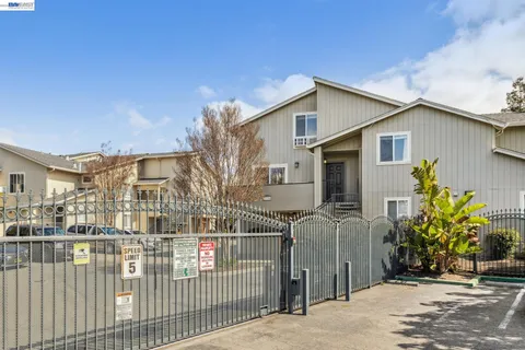 $415,000 | 27796 Vasona Court, Unit 2, Hayward, CA 94544