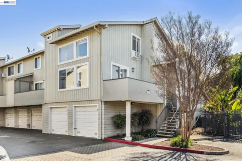 $415,000 | 27796 Vasona Court, Unit 2, Hayward, CA 94544