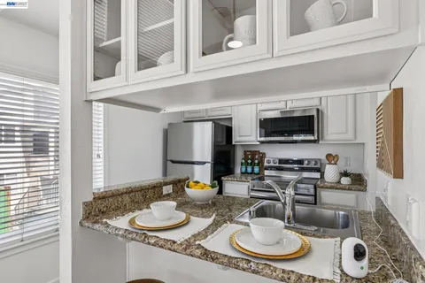 $415,000 | 27796 Vasona Court, Unit 2, Hayward, CA 94544